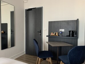 Superior Twin Room, 2 Single Beds, Non Smoking, Sea View | Desk, laptop workspace, free WiFi, bed sheets - Le Cosy Riva Bella (Ouistreham)