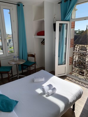Standard Double Room, 1 Double Bed, Non Smoking, Balcony | Desk, laptop workspace, free WiFi, bed sheets