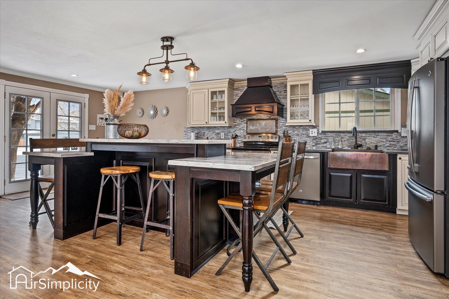 Charming Family Retreat • Redesigned • Large Yard