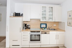 Kühlschrank, Mikrowelle, Ofen, Geschirrspüler