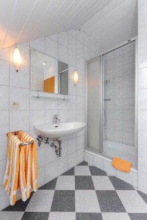 Douche, savon, papier toilette