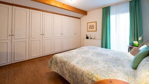 2 chambres, fer et planche à repasser, Wi-Fi gratuit, draps fournis