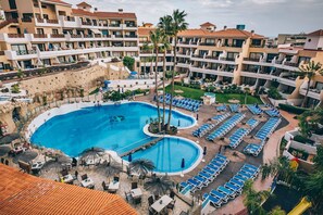 Piscina all'aperto, una piscina riscaldata