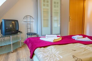 1 bedroom, travel crib, WiFi, bed sheets