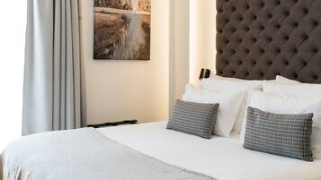 Habitación doble estándar | Ropa de cama de alta calidad, edredón y minibar