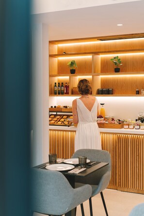 Colazione a buffet, servita tutte le mattine (18.00 EUR a persona) 