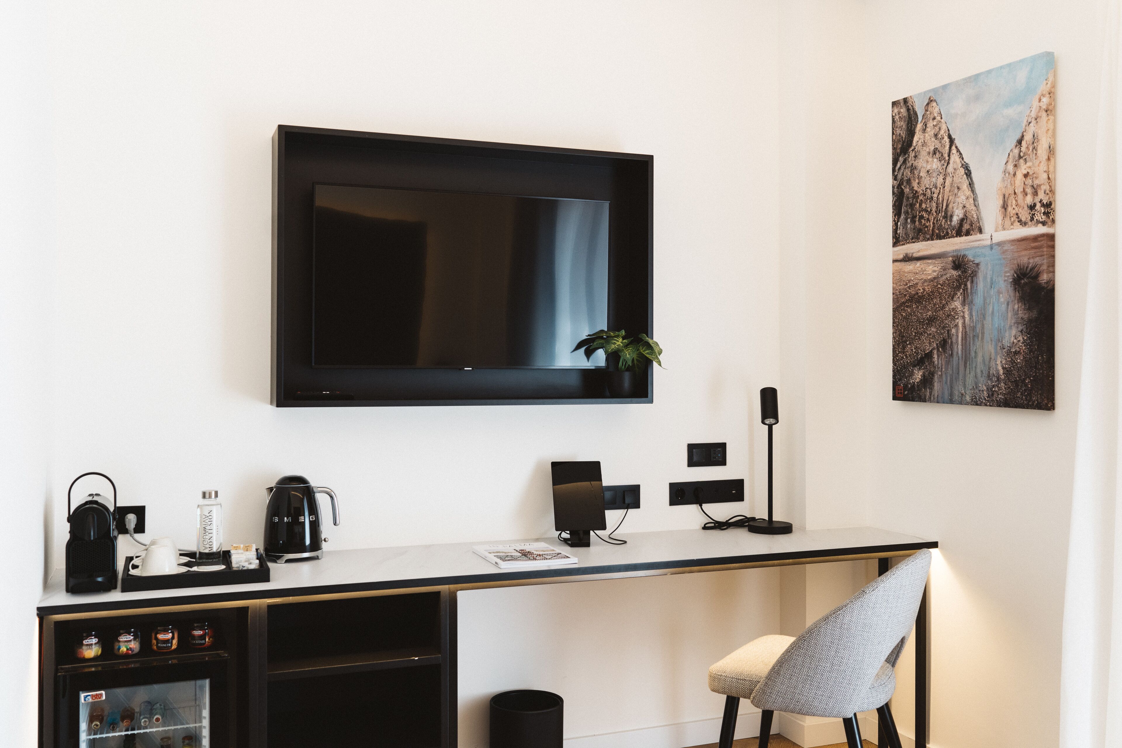 1 bedroom, premium bedding, down duvets, minibar