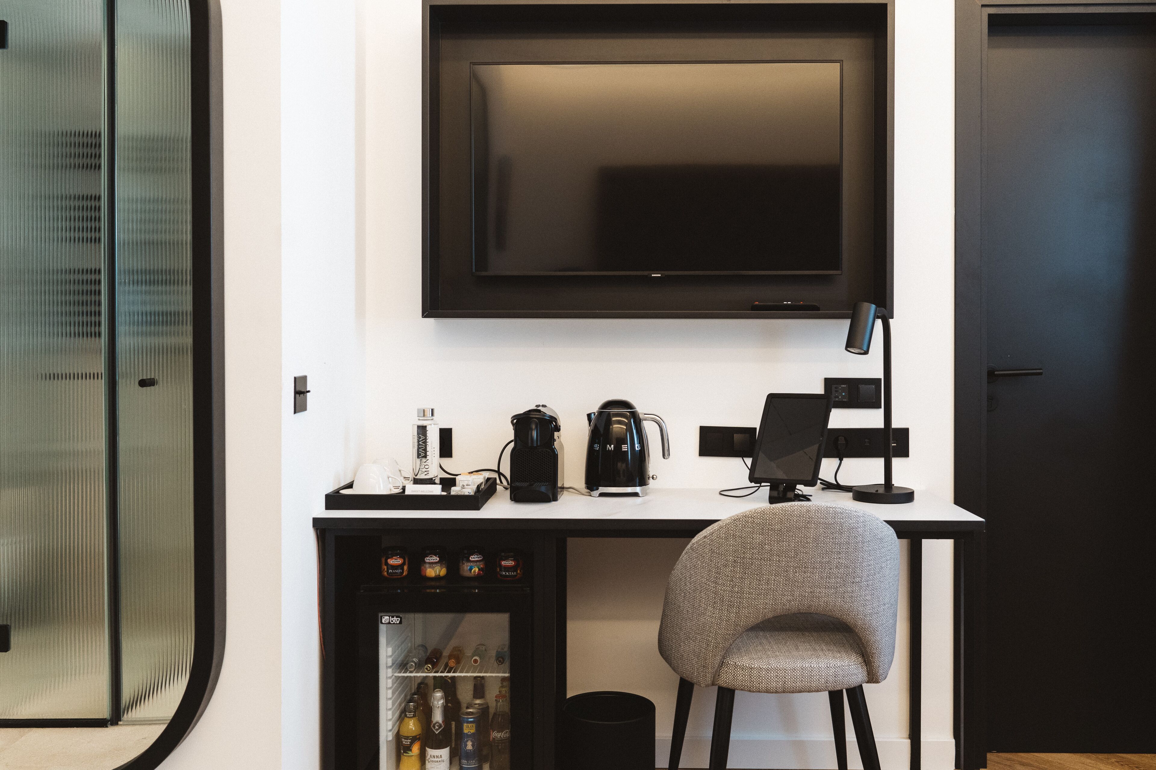 1 bedroom, premium bedding, down duvets, minibar