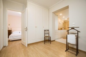 5 slaapkamers, een strijkplank/strijkijzer, wifi, beddengoed