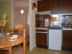 Fridge, microwave, oven