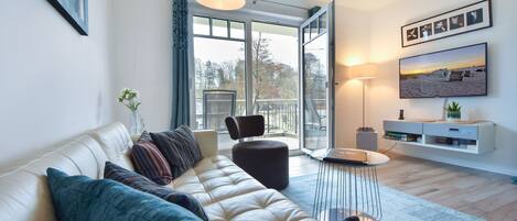 Fernseher, DVD-Player, Stereoanlage