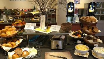 Daily buffet breakfast (EUR 9.5 per person)