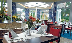 저녁 식사 제공, 현지 및 세계 요리