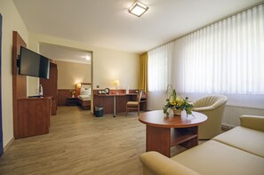 슈피리어 더블룸 | 저자극성 침구, 각각 다르게 가구 비치, 책상, 노트북 작업 공간