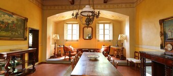 Elegant 7 bedrooms villa in Tuscany