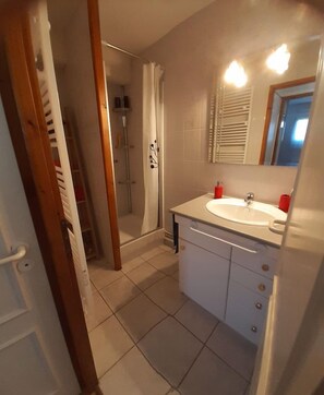 Shower, toilet paper