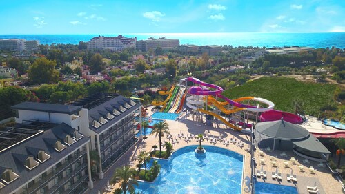 Dream World Palace Hotel