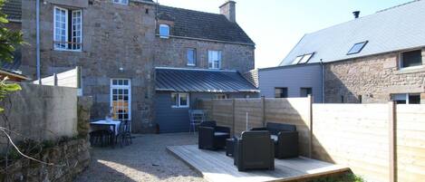 تناول الطعام بالخارج