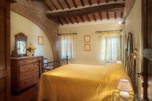 1 bedroom - LO SCOIATTOLO . (Castiglione del Lago)