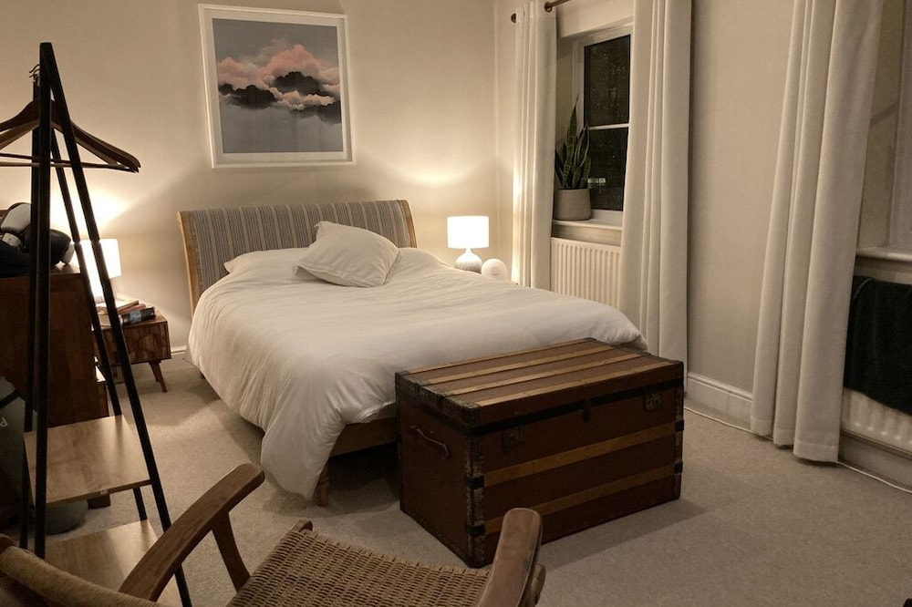 Stylish, cozy 1-bed flat, 2 minutes walk from Victoria Park