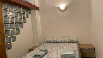 1 dormitori, escriptori, planxa i posts de planxar i wifi gratuïta