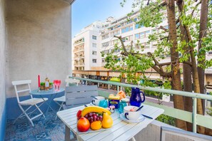 Outdoor dining - LE TIVOLI AP4264 By Riviera Holiday Homes (Niza)