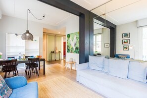 TV - LE TIVOLI AP4264 By Riviera Holiday Homes (Niza)