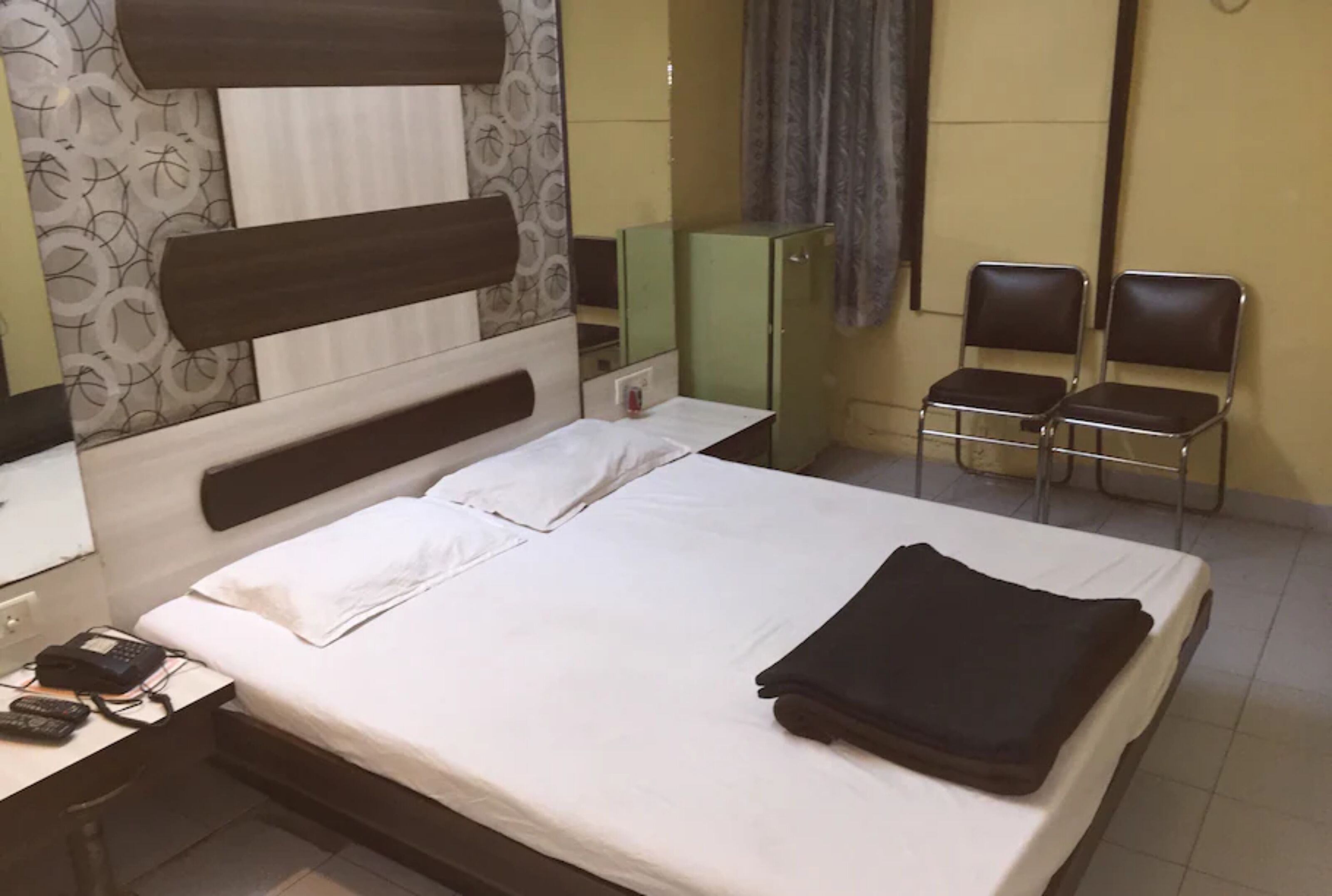deluxe room | free wifi, bed sheets