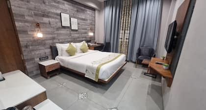 RG Exclusive Hotel-Akola