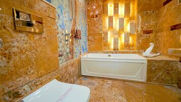 Shower, free toiletries, towels