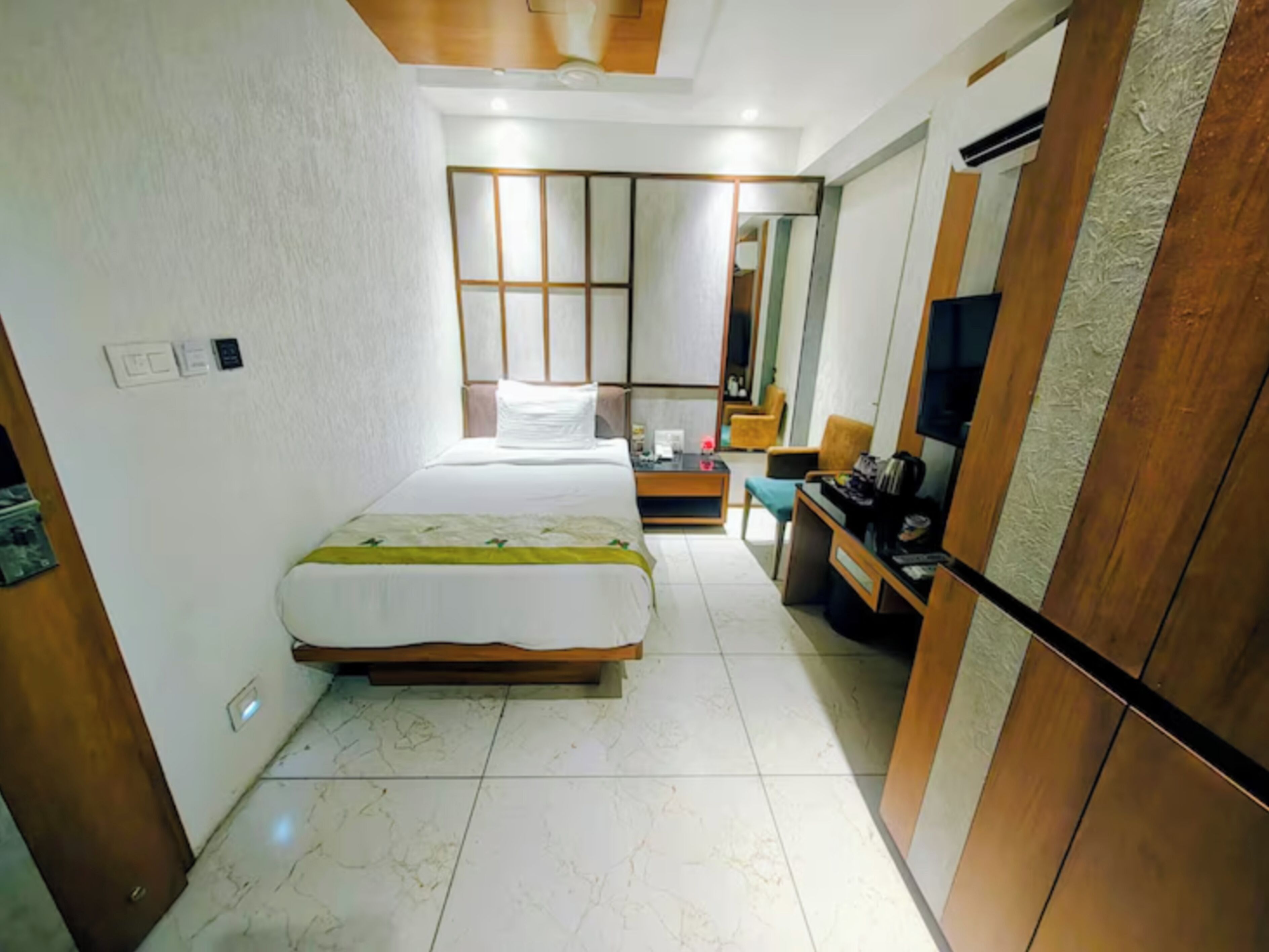 Business Single Room | Premium bedding, pillowtop beds, individually decorated