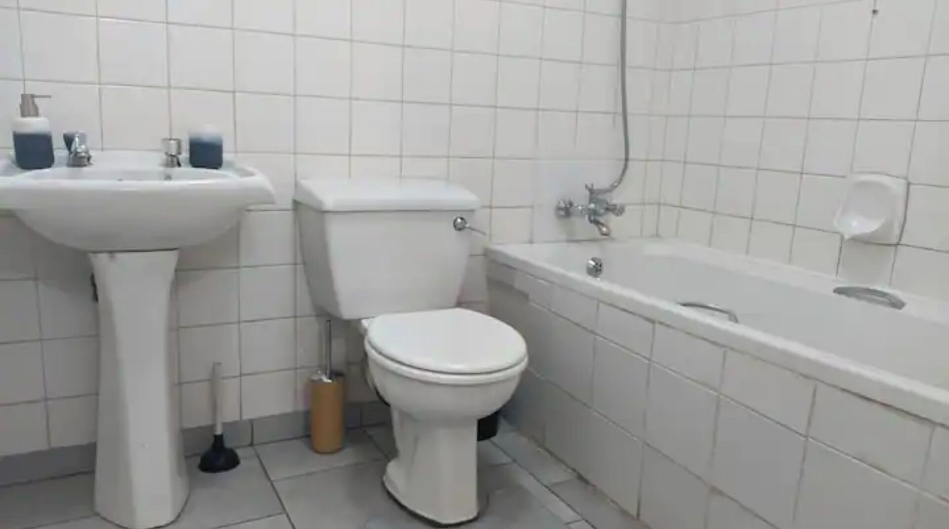 Combined shower/bathtub