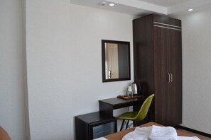 Dobbelt- eller tomannsrom – standard, lanai, delvis sjøutsikt | Minibar, skrivebord, skrivebord for bærbar PC og wi-fi (inkludert)