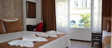 Classic Triple Room, Non Smoking, City View