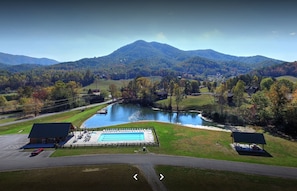 Pool - Panoramic Mountain Views from Every Room, Hot Tub, Fire Pit, Game Room, Pool Acc (Sevierville)