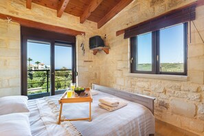 4 bedrooms, soundproofing, iron/ironing board, free WiFi