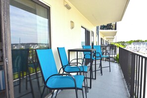 Property grounds - Cute 2 bedroom condo with free WiFi and beautiful indoor/outdoor pools located uptown on the ocean block! (Ocean City)