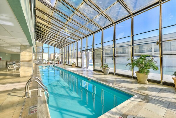 Indoor pool - Cute 2 bedroom condo with free WiFi and beautiful indoor/outdoor pools located uptown on the ocean block! (Ocean City)