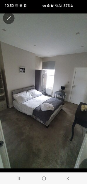 Departamento | 1 habitación, tabla de planchar con plancha, wifi gratis y ropa de cama 