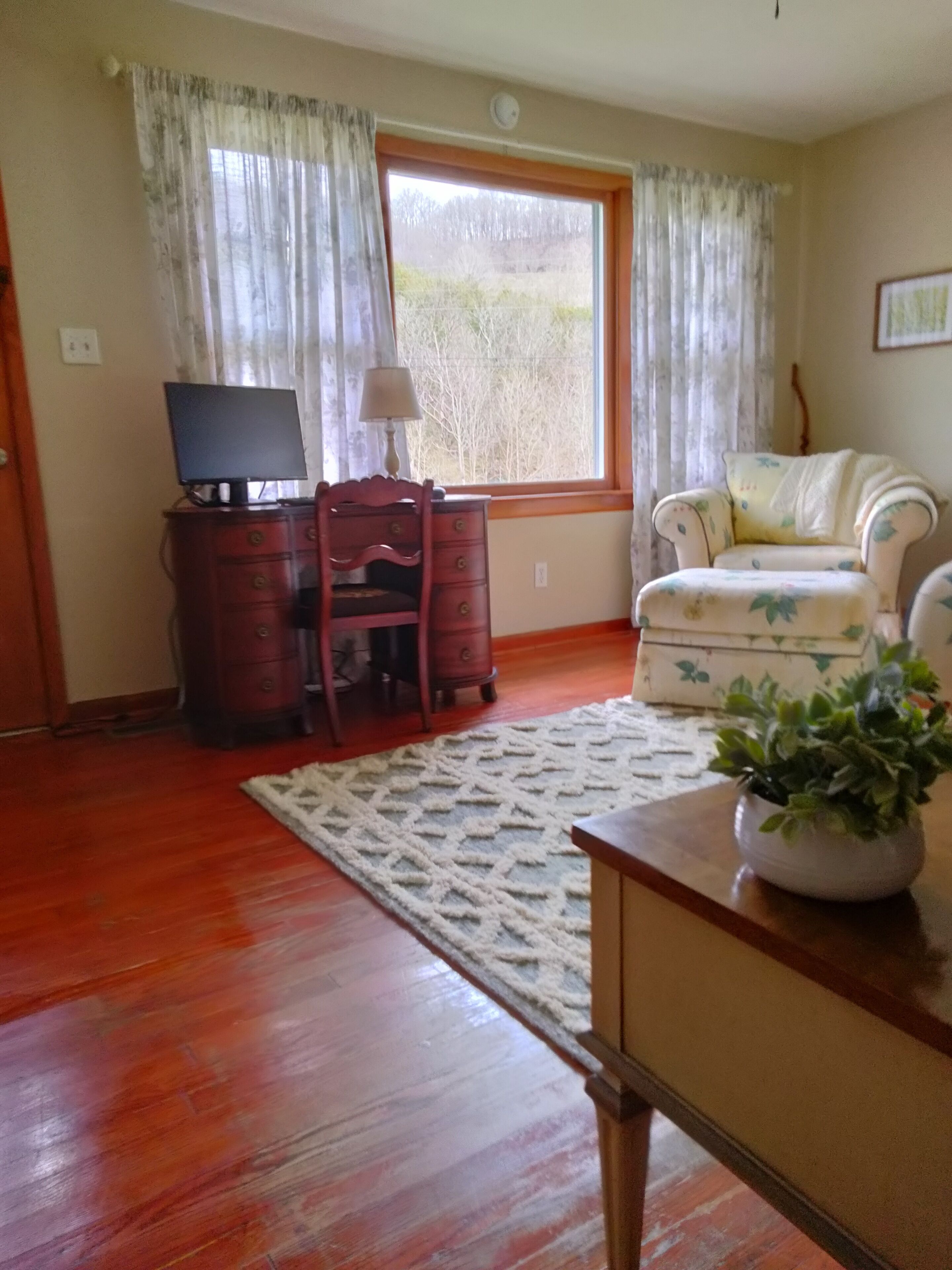 Cozy Hillside House-  Adventure out your backdoor!