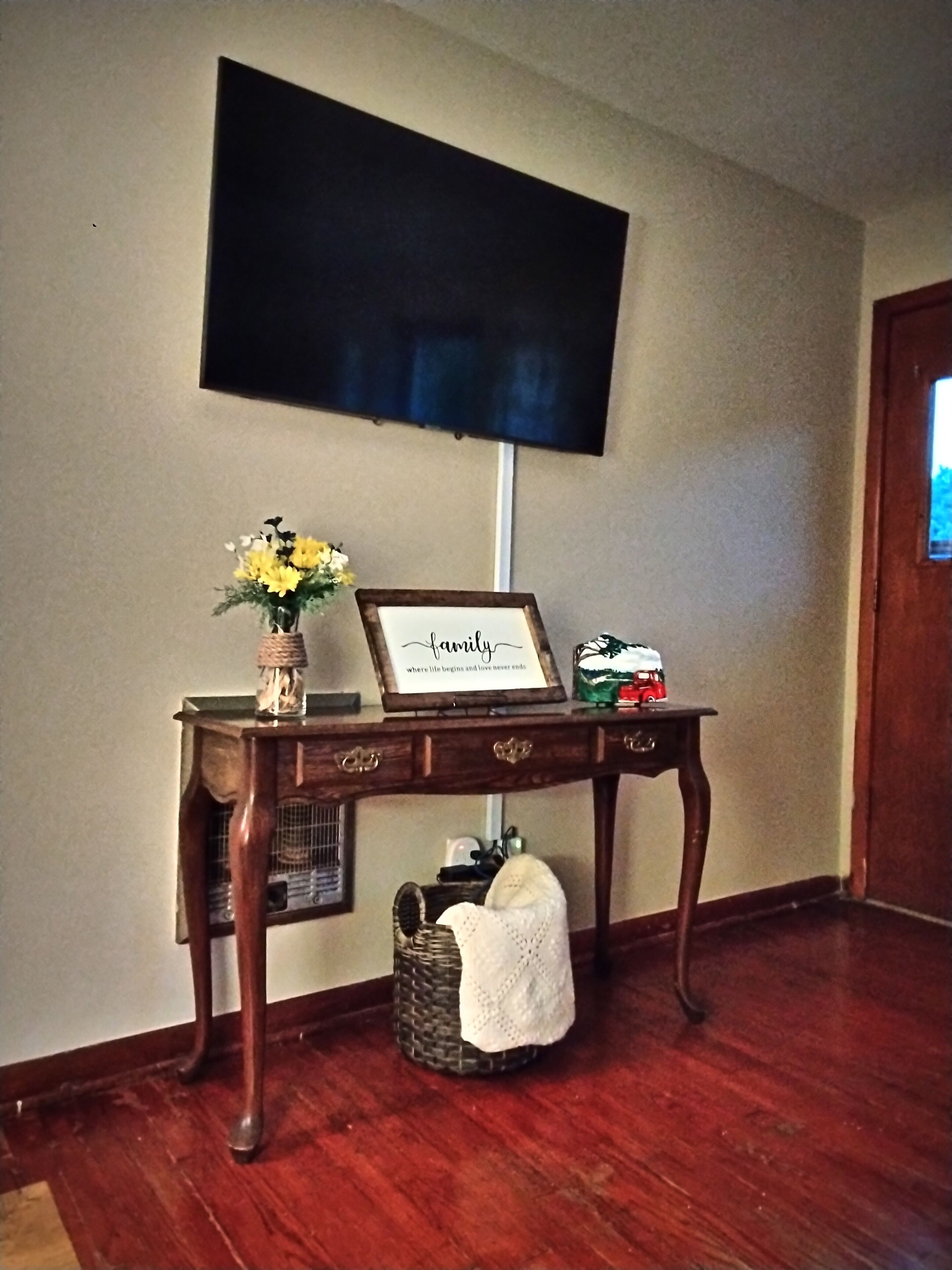 Cozy Hillside House-  Adventure out your backdoor!