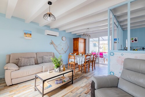 Modern and colourful villa in Jard-sur-mer