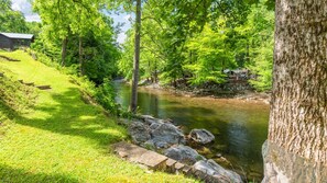 Property grounds - Riverfront, ½ Mile to Smoky Mtn National Park (Townsend)