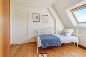 3 habitaciones, tabla de planchar con plancha, cuna de viaje y wifi 