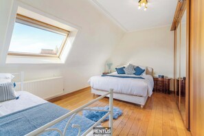 3 habitaciones, tabla de planchar con plancha, cuna de viaje y wifi 