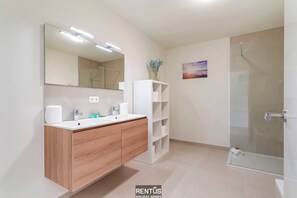 Bathroom - Thyline One - new spacious apartment for 8 persons (Nieuwpoort)