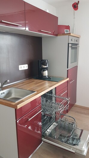 Kühlschrank, Ofen, Herdplatte, Geschirrspüler