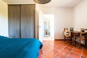 4 quartos, ferros/tábuas de passar roupa, Wi-Fi de cortesia