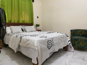 3 bedrooms, WiFi - Pleasant Economy room with bathroom Next to the sea (Dakar)
