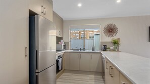 Microwave, oven, stovetop, dishwasher - 2 Ulonga Court Normanville (Normanville)